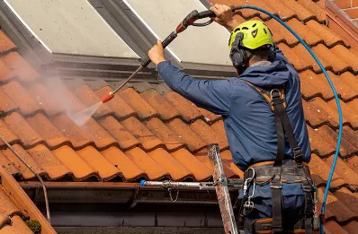 Démoussage et hydrofuge de toiture à Plougonven